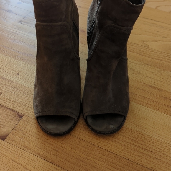 Frye Brown Peep Toe Bootie Black Suede Sz 9 Stack Heels - Picture 2 of 12